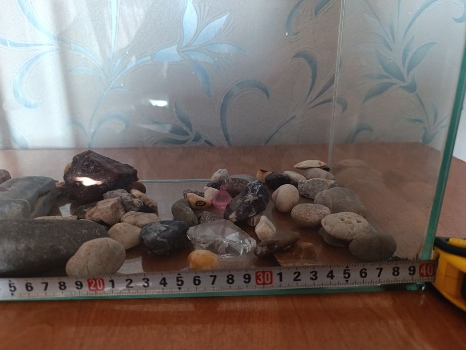 Продам аквариум . На 10 литров.