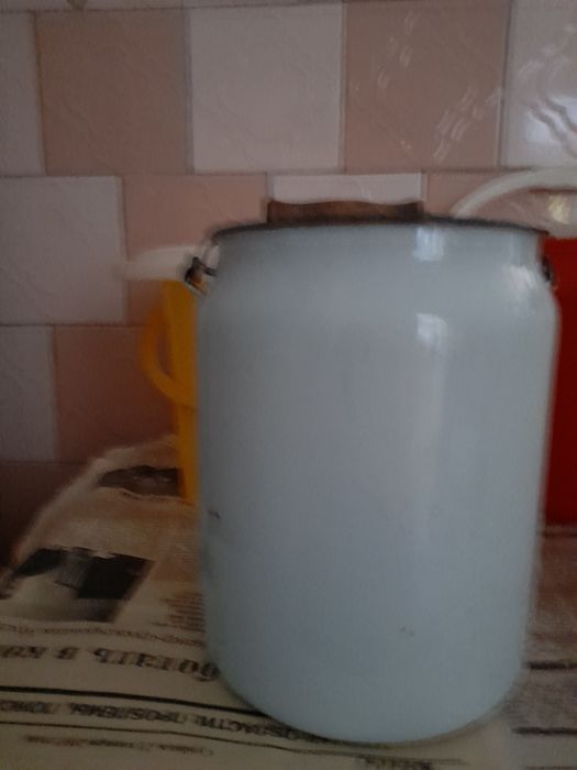 Продам два бидончика