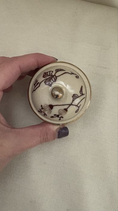 Порцеланова кутийка