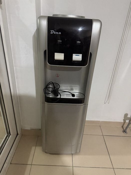 Кулер для воды рабочий