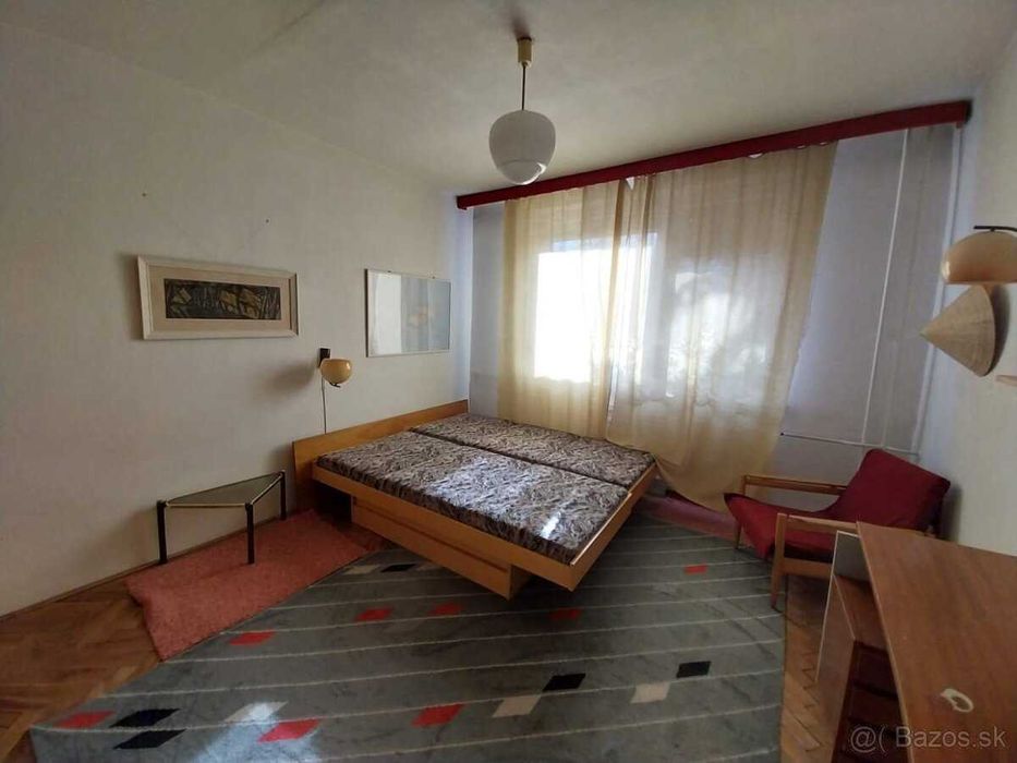 Inchiriez/schimb casa proprietate privata/singur in curte