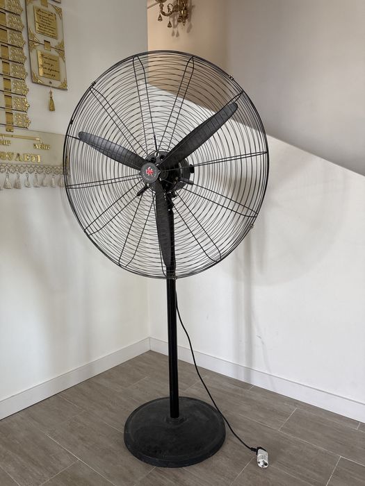 Огромный вентилятор