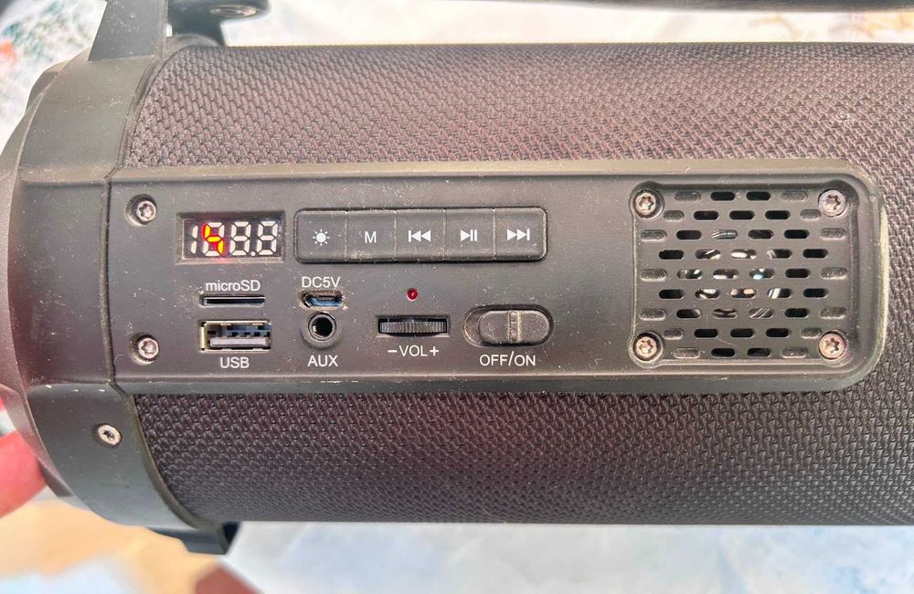 Vand boxa portabila Vibe 300/schimb cu tel