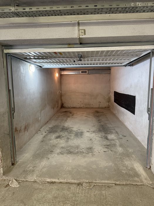 Дава се под наем Гараж / Паркомясто в София, Младост 4 - 20 кв.м за 102 € - Снимка #1