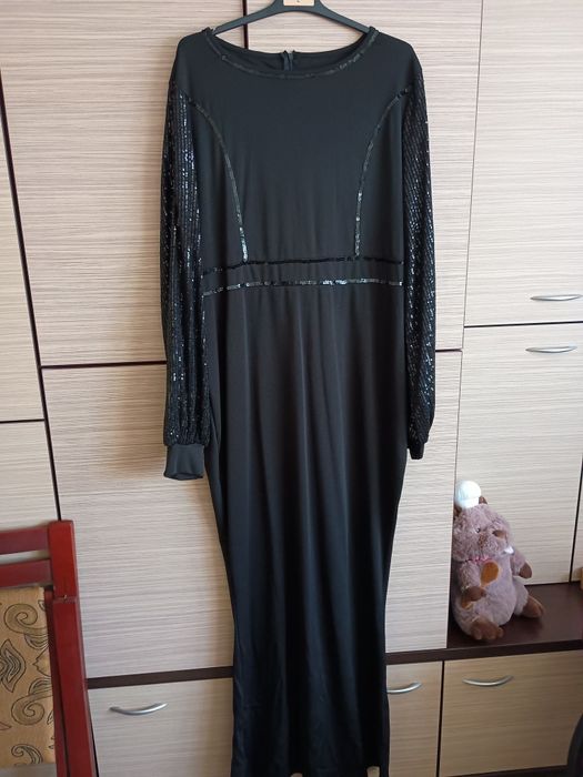 Vand rochie de seara neagra HAND MADE
