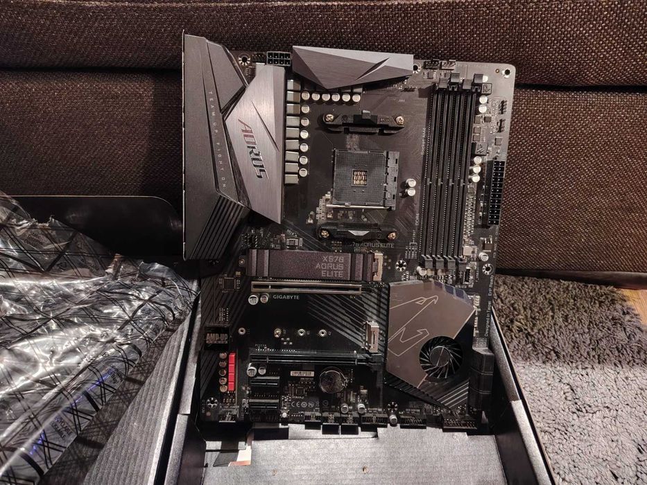 Дънна платка Gigabyte X570 AORUS ELITE AM4