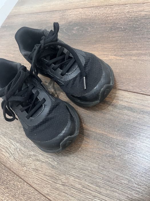 Adidas 30 , o perevche bleu si una neagra