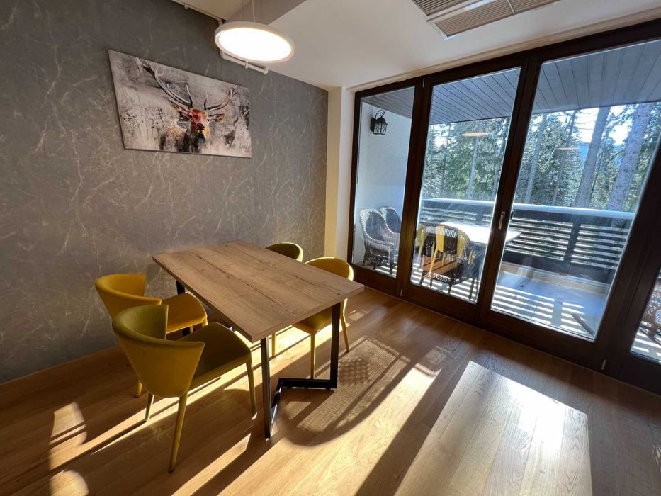 Apartament cu terasă, liniște și vedere spre pădure – Predeal.