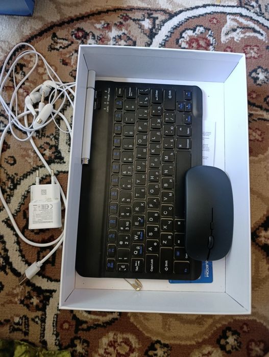 Planshet sotiladi srochna