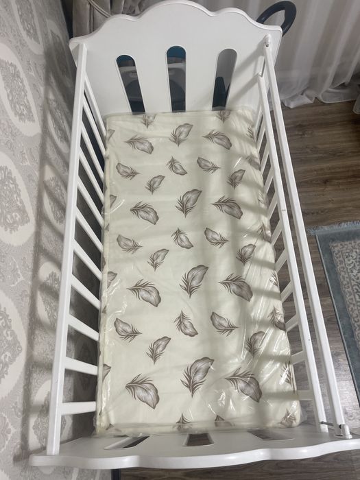 Детский кровать.