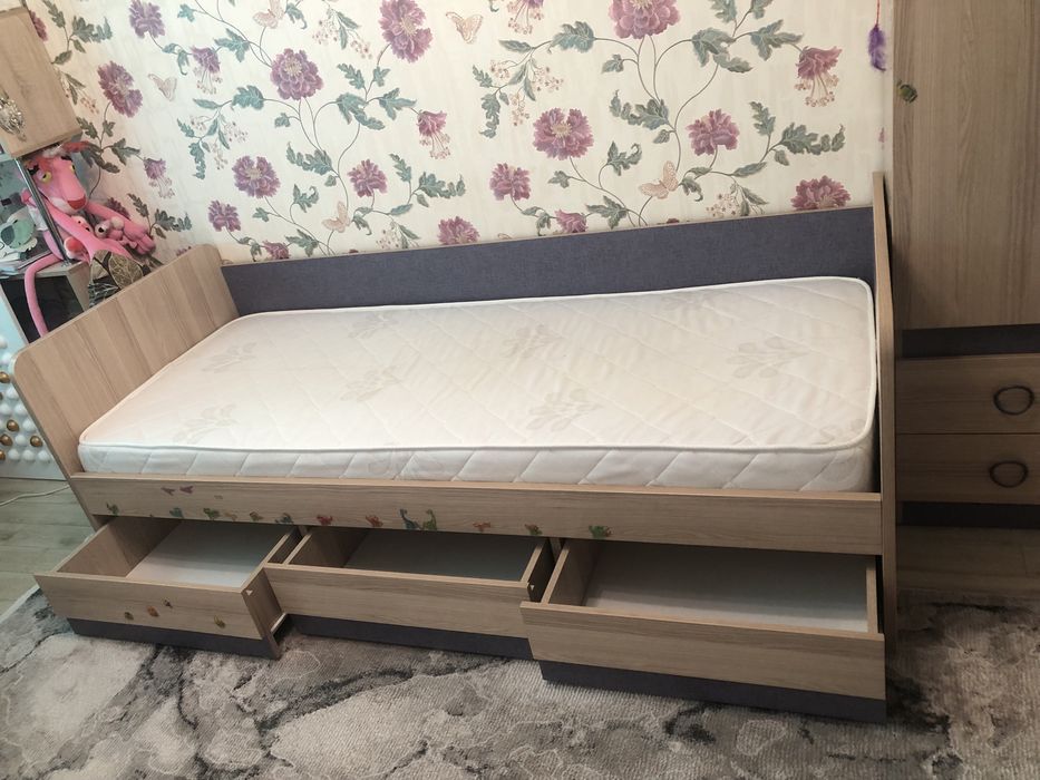 Шкаф, кровать 200*90