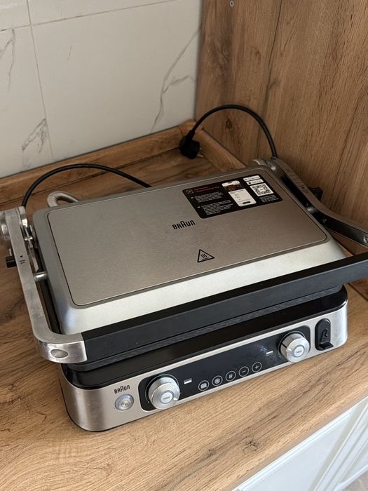 Продам грильницу Braun