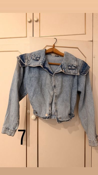 Разпродажба на запазени връхни дрехи