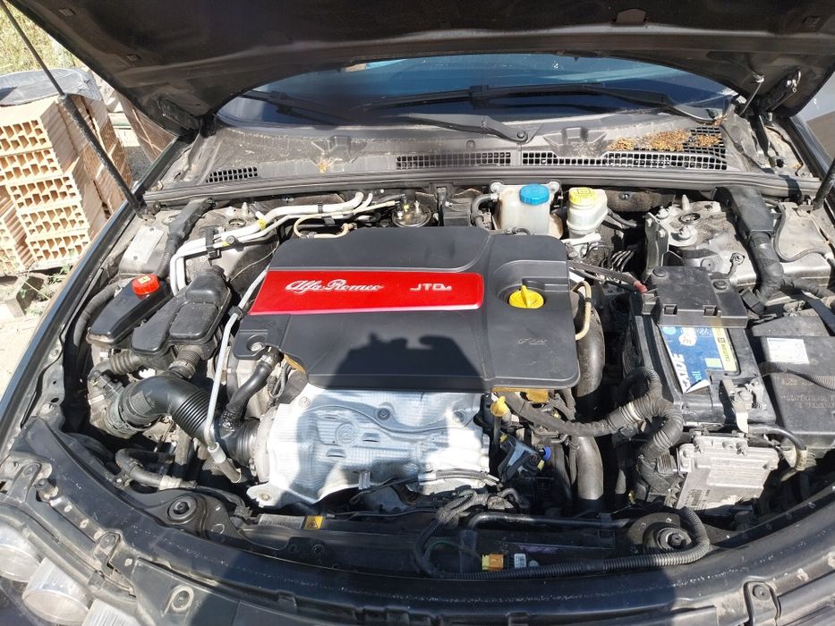 Продавам Алфа Ромео 159 на части