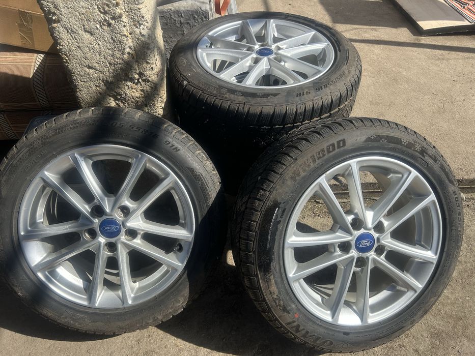 Vand set de jante ford r 16 ,anvelopele sunt aproape noi .205 55 r 16