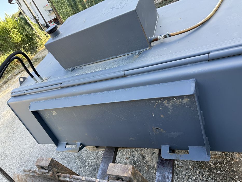 Четка за мини челен товарач