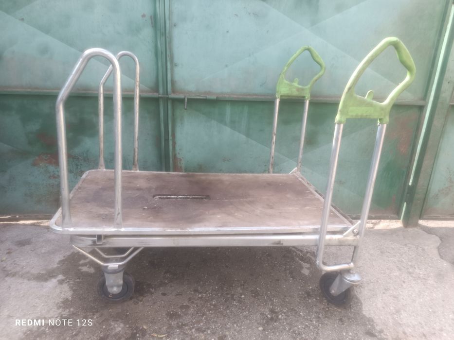 Vînd liză și cărucior tip platformă