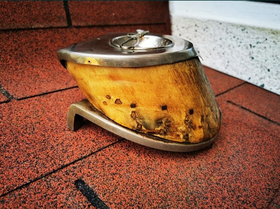 Vând decor masa gradina tip scrumiera din copita de armasar