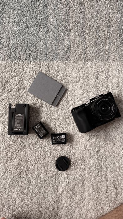 Kit Sony ZV E10 + 2 baterii + Cage Small Rig