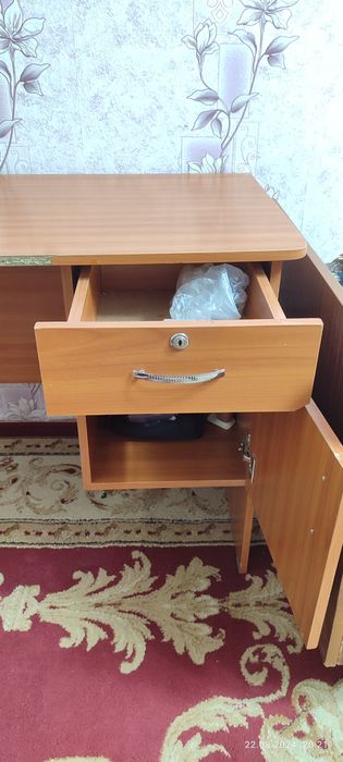 Dars qiladigan stol стол