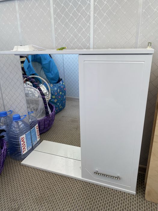 Зеркало-шкаф для ванной.