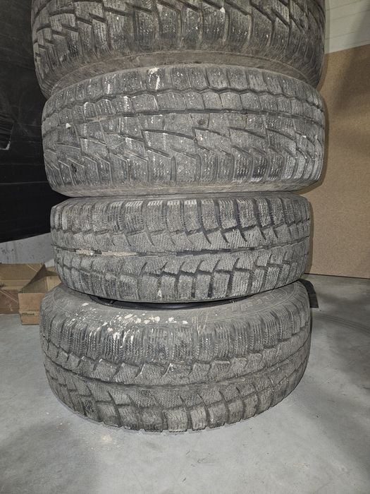 Продавам 4 бр гуми с джанти за пежо 15ки