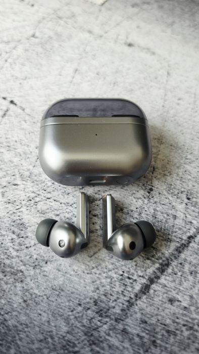 Samsung Galaxy Buds3 Pro Silver – Pachet complet + Husa Ringke (Impecabile)