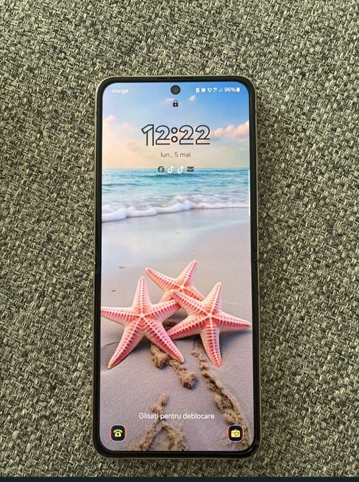 Samsung Galaxy Flip 4