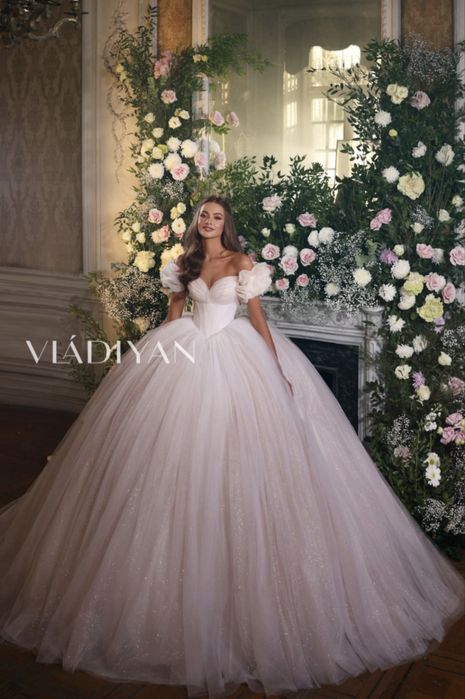 Rochie mireasa vladiyan model 2323