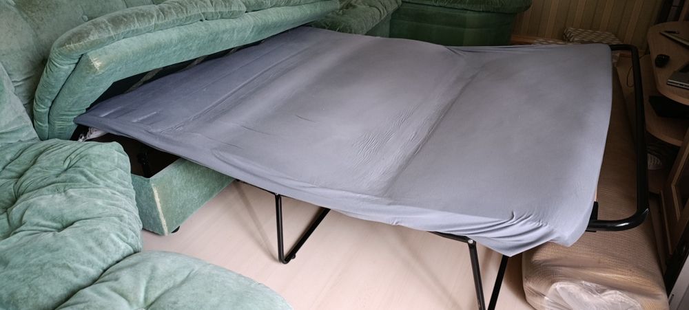 Продам большой диван б.у.