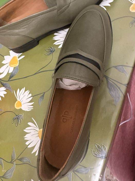 Продам женскую обувь………………:..