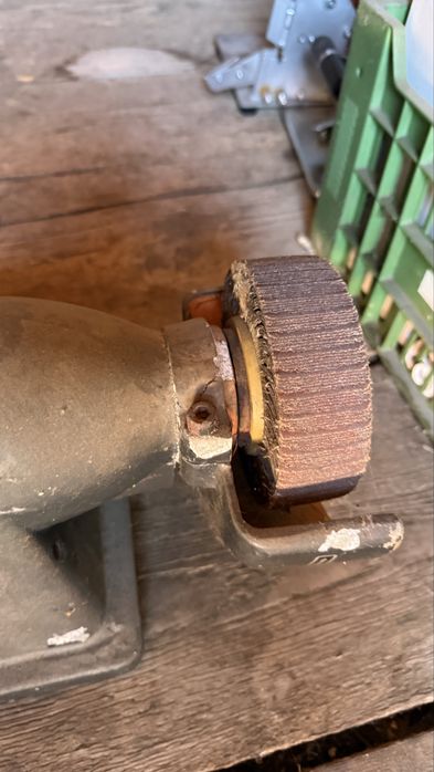 Polizor pentru cutite