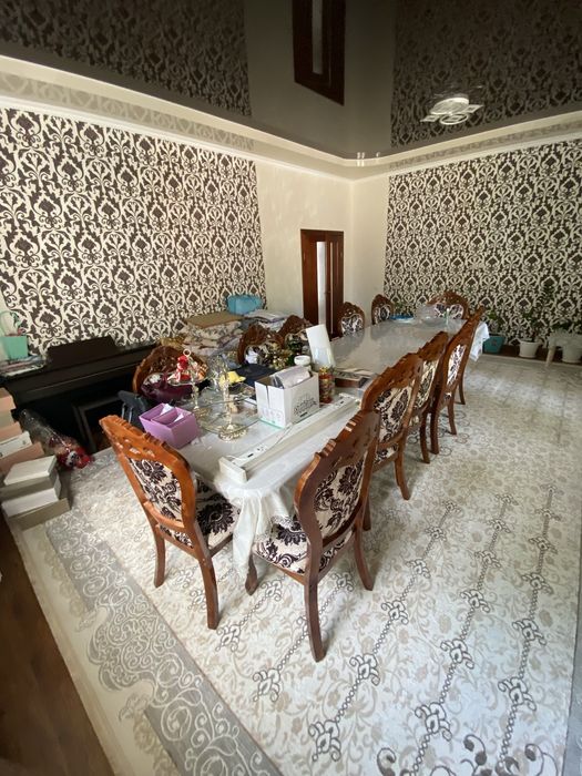 Продам стол и 12 стульев