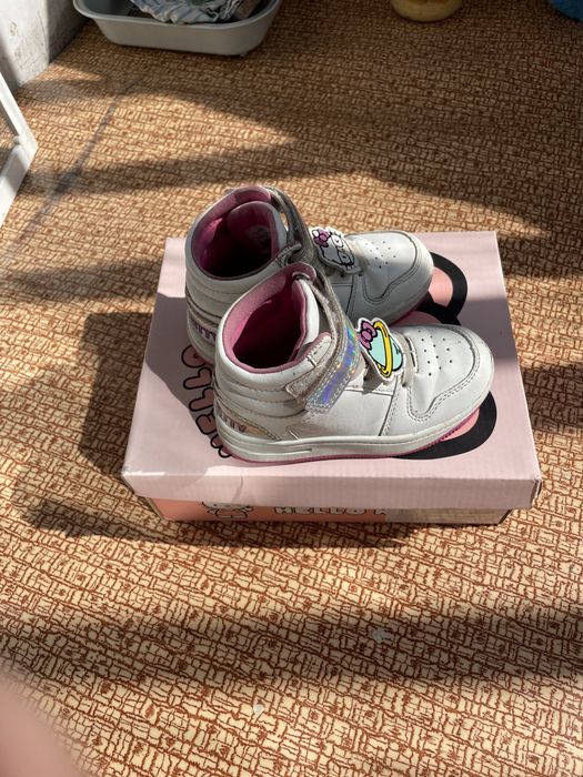 Продам обувь для девочки