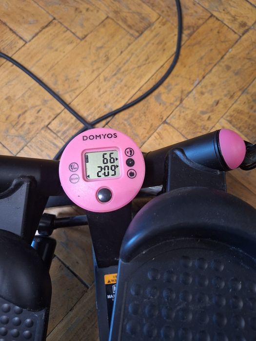 Stepper fitness cu afișaj electronic și corzi elastice