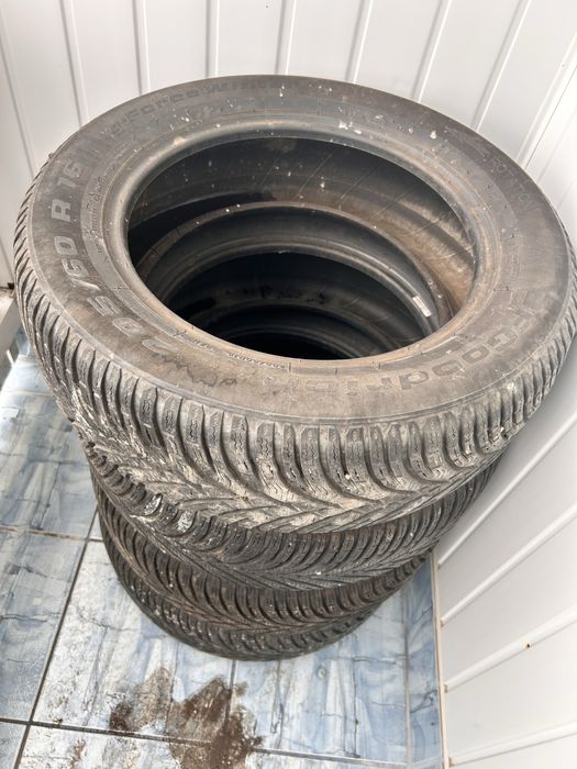 Vand cauciucuri de iarna (205 60 R16)