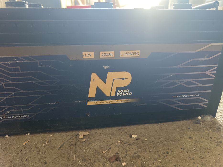 Baterii de 12v  , 225Ah  1150A