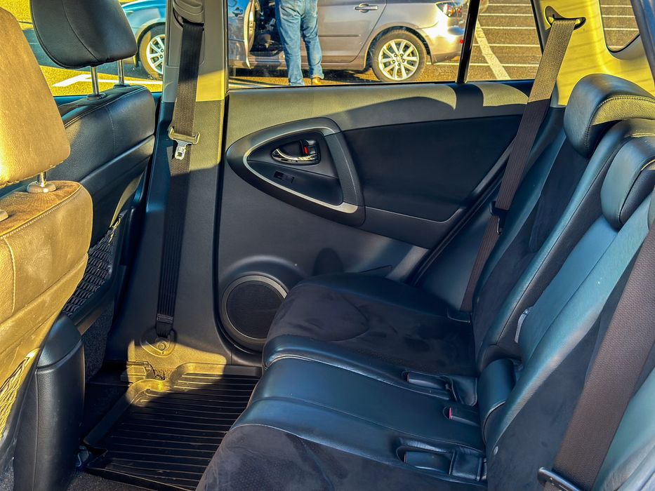 Toyota RAV4, an 2012, motor 2.2 diesel, cutie manuală