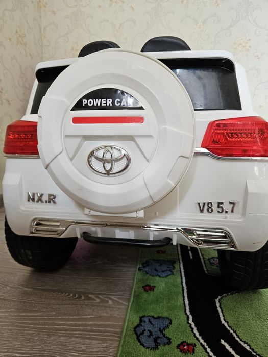 Детская машина электрическая