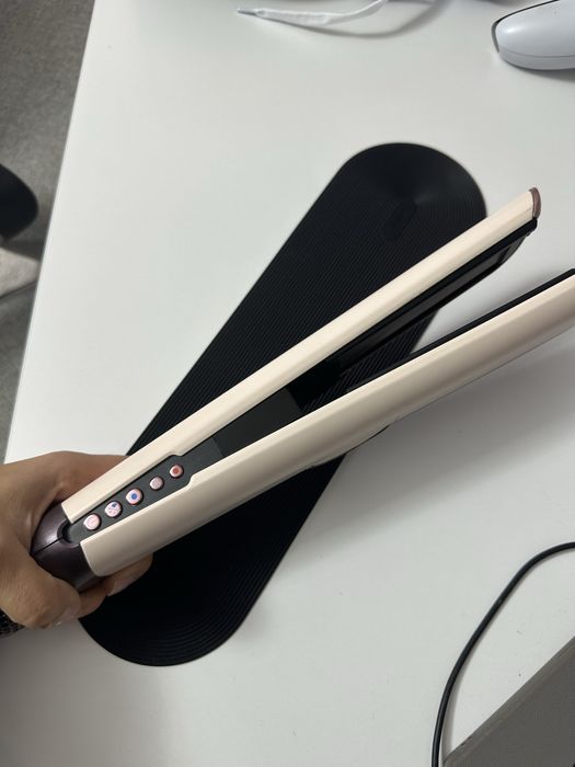 Dyson airstrait преса