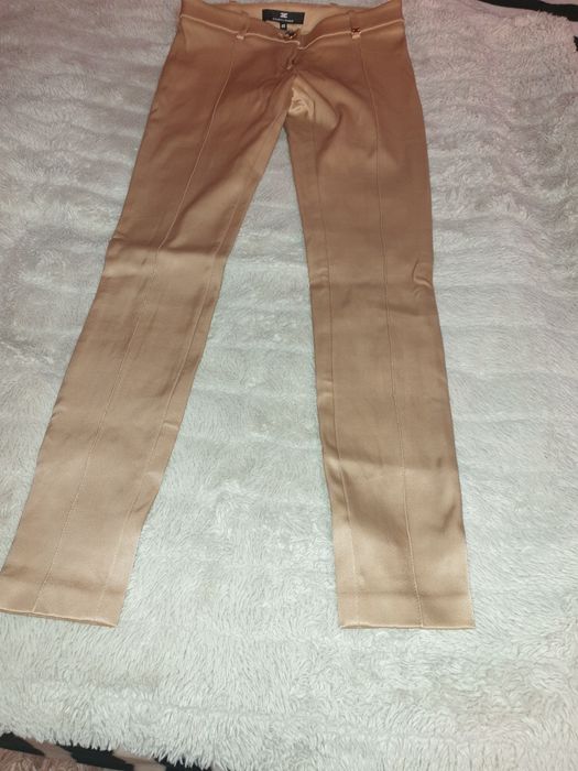 Ofer spre vânzare pantaloni de brend !