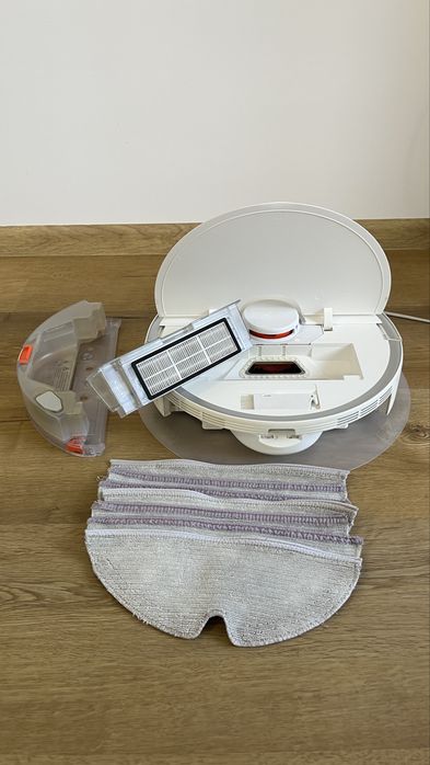 Aspirator robot Roborock S5 Max cu toate consumabilele noi