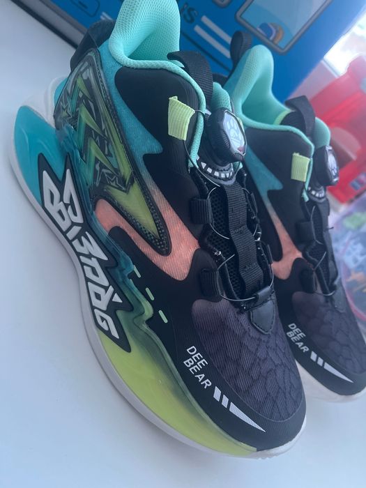 Кроссовки для мальчиков и девочек