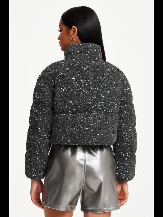 Бляскава визия с модерно дамско яке