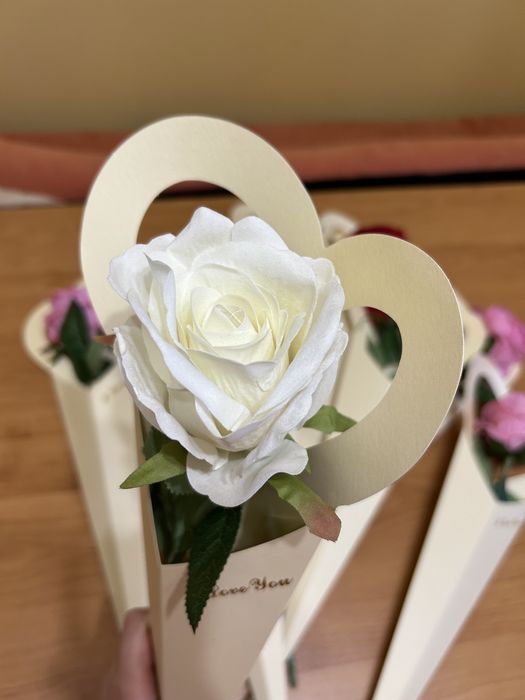 Рози за подарък