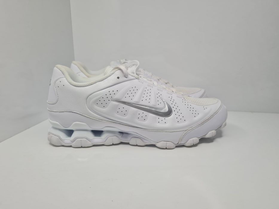 Маратонки Nike Reax 8

Чисто нови с кутия.

Размер 42 стелка 27 см.

Цена 65 евро.