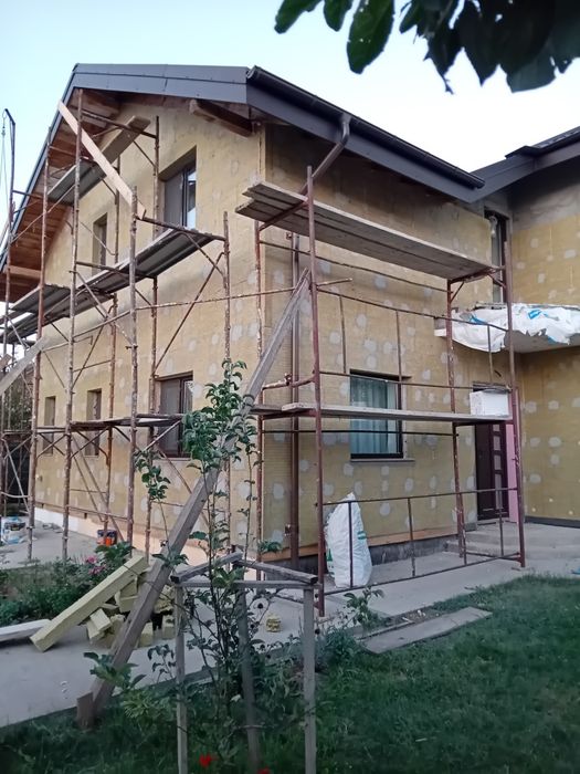 De vânzare popi metalici, si schelă  șantier