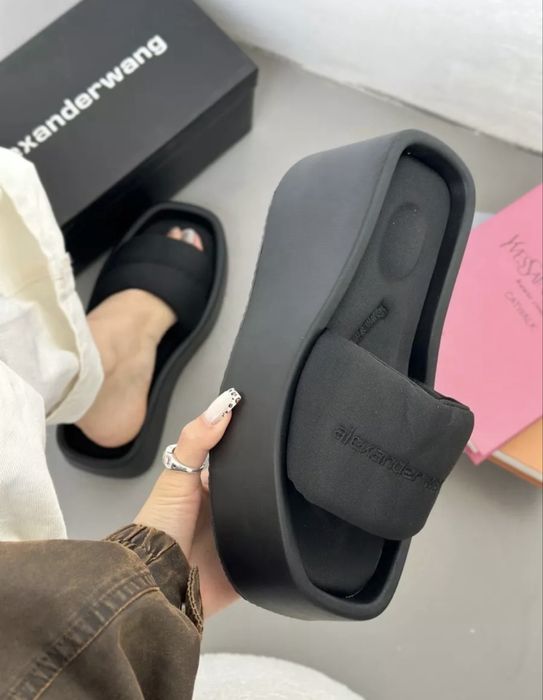 Продам босоножки