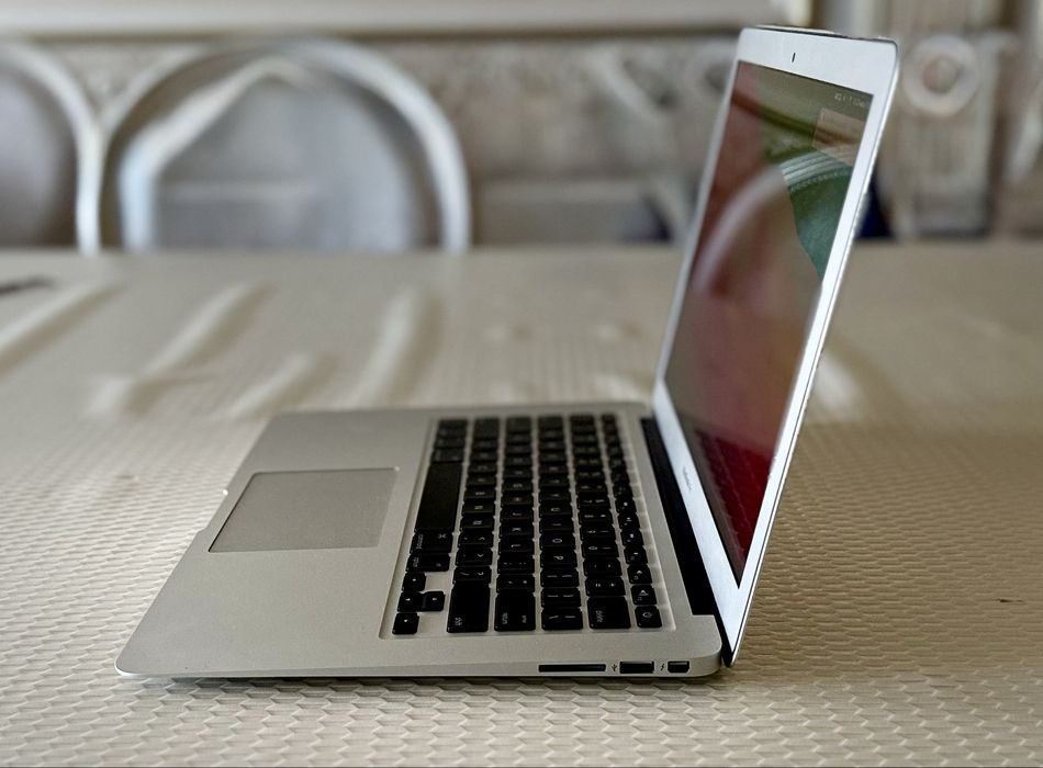 MacBook Air 13" Mid 2013 | Core i5 | 4GB RAM