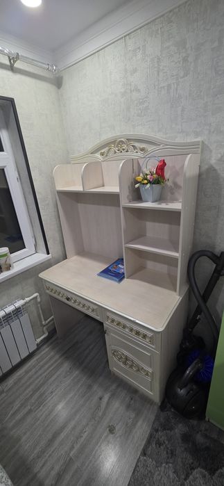 Стол сотилади яхши холатда